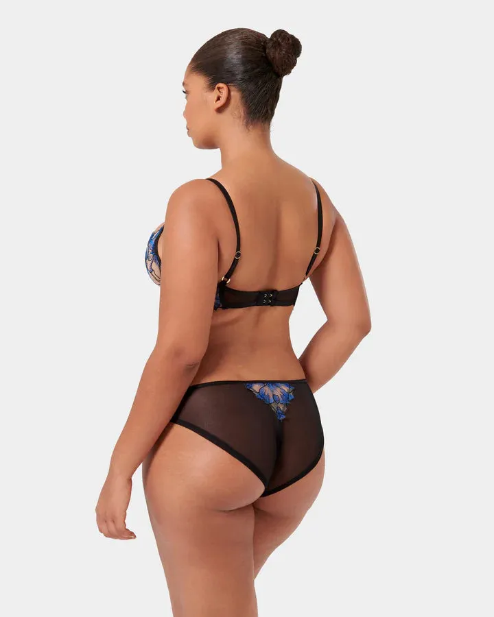 Lyandra Brief