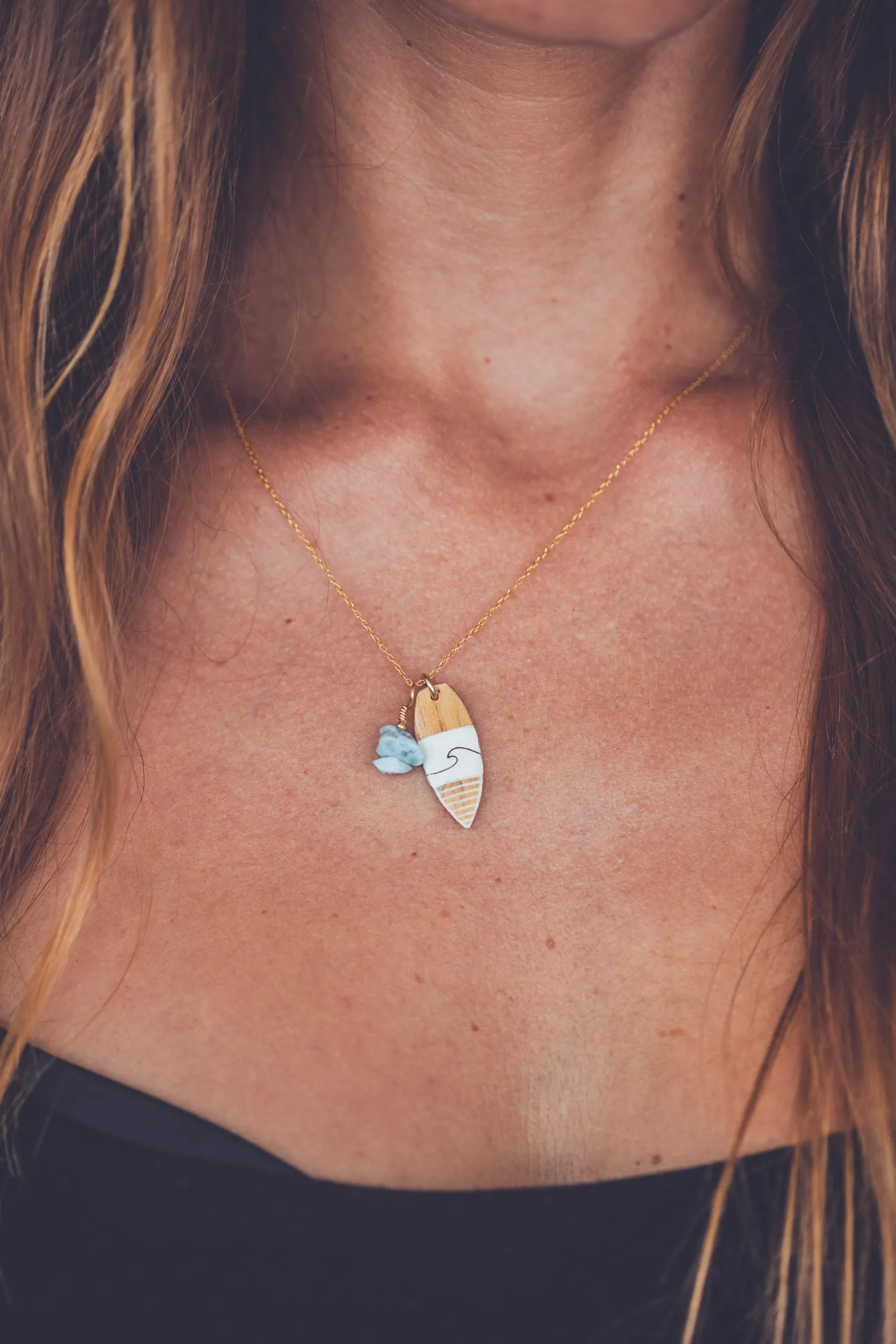 UNIQUE SURF GOLD NECKLACE
