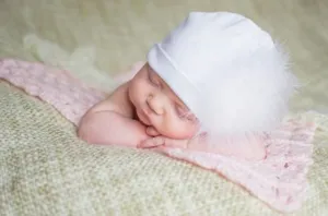 White Cotton Hat with White Large regular Marabou